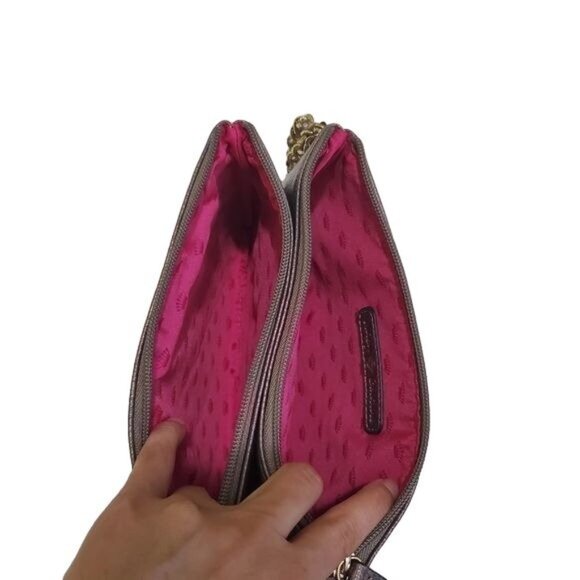 Juicy Couture womens wristlet Iridescent Pewter Quilted Chain Accent Logo New - Picture 4 of 9